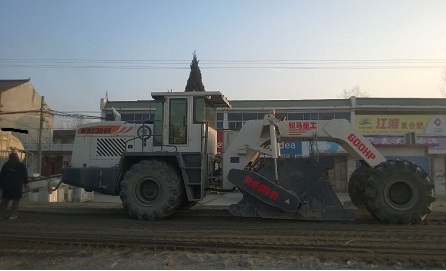 WR2300E，安徽壽縣水穩(wěn)冷再生
