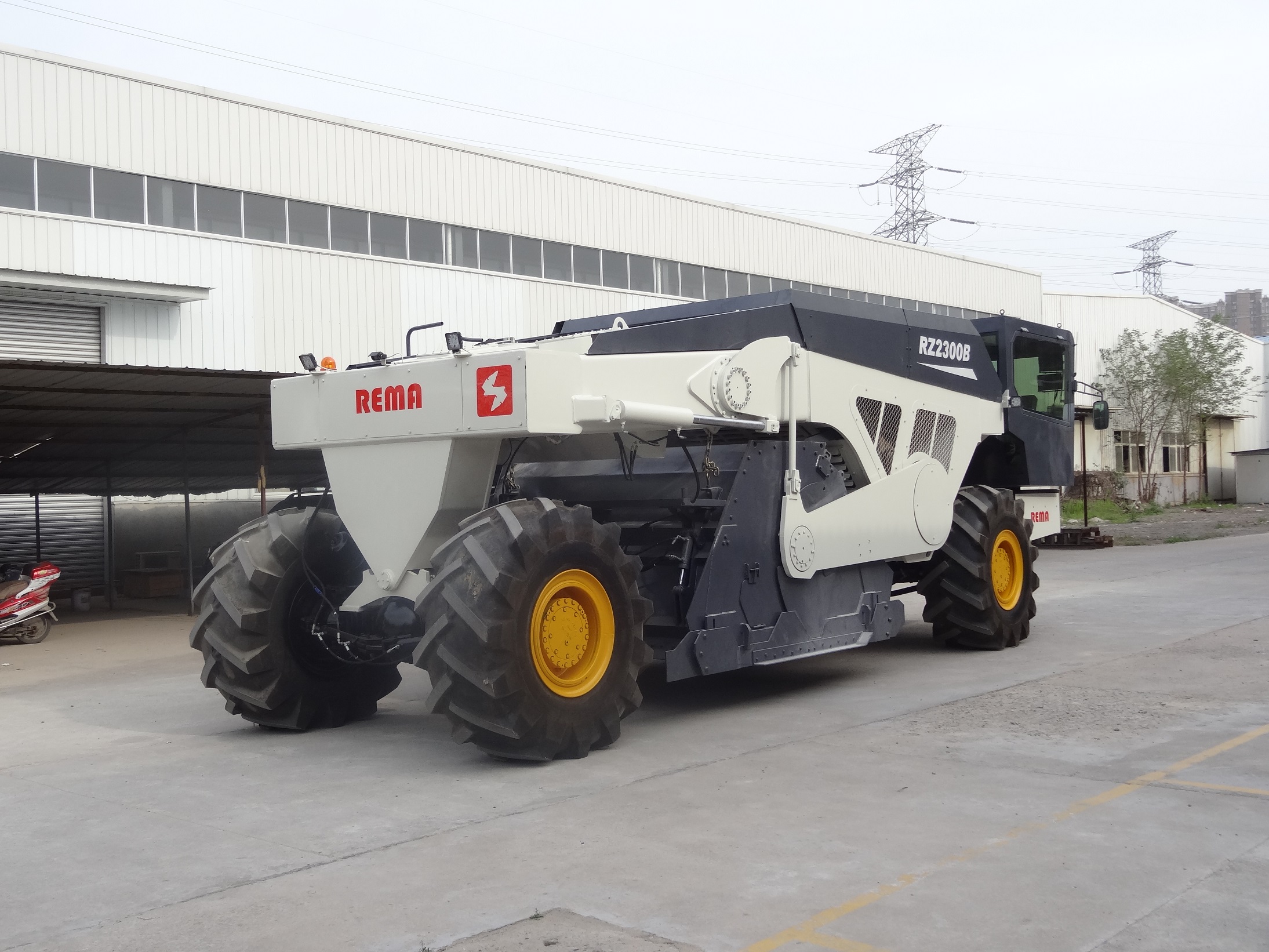 RZ2300B，邯鄲水穩(wěn)路基冷再生施工